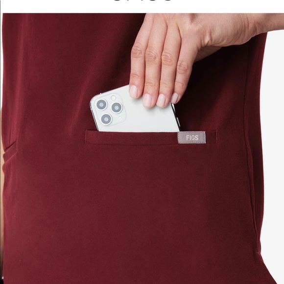 NWT FIGS Casma Three Pocket Scrub Top in Burgundy - Picture 3 of 10